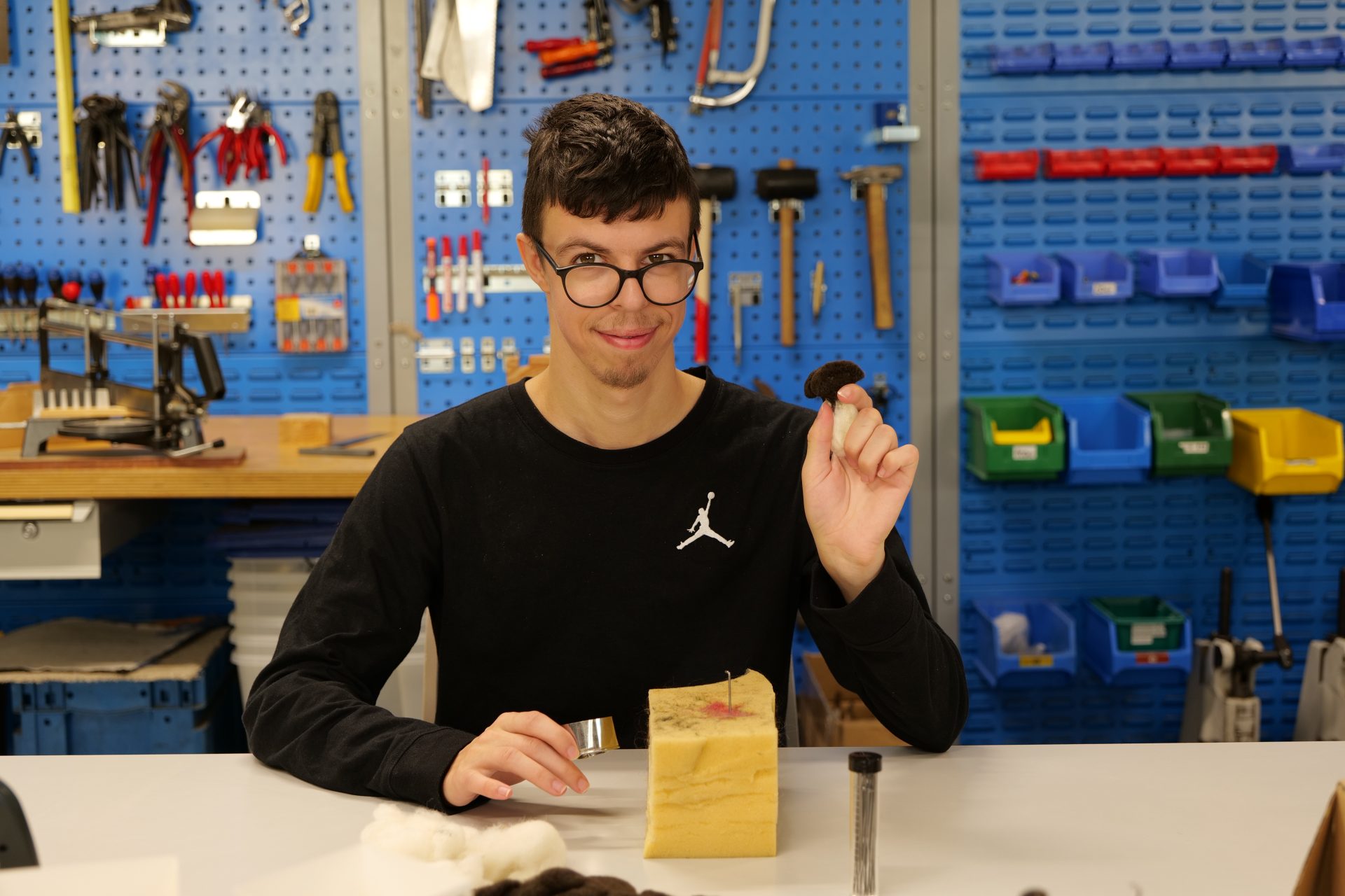 Beschäftigter beim werken